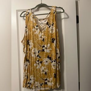 LIKE NEW MAURICE’S STRAPPY TANK SIZE 3